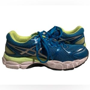 *Gently used* Kids size 4 unisex ASICS gel nimbus 16’s